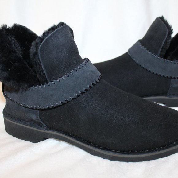 NEW UGG WOMEN'S MCKAY‎ ANKLE SUEDE SHEARLING LINED BOOTS BOOTIES BLACK - Picture 4 of 9